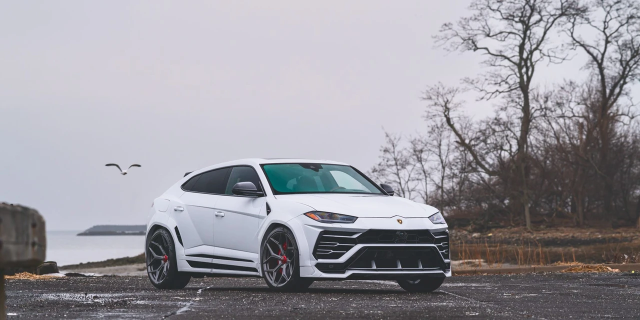 2019 Lamborghini Urus - Image 2 of 31