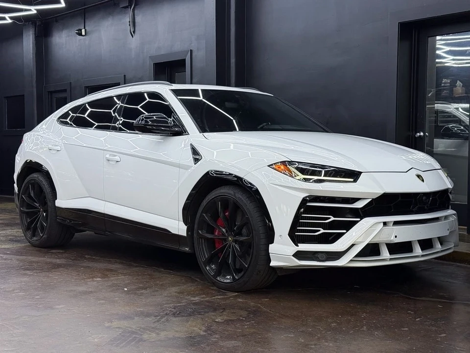 2019 Lamborghini Urus - Image 11 of 12