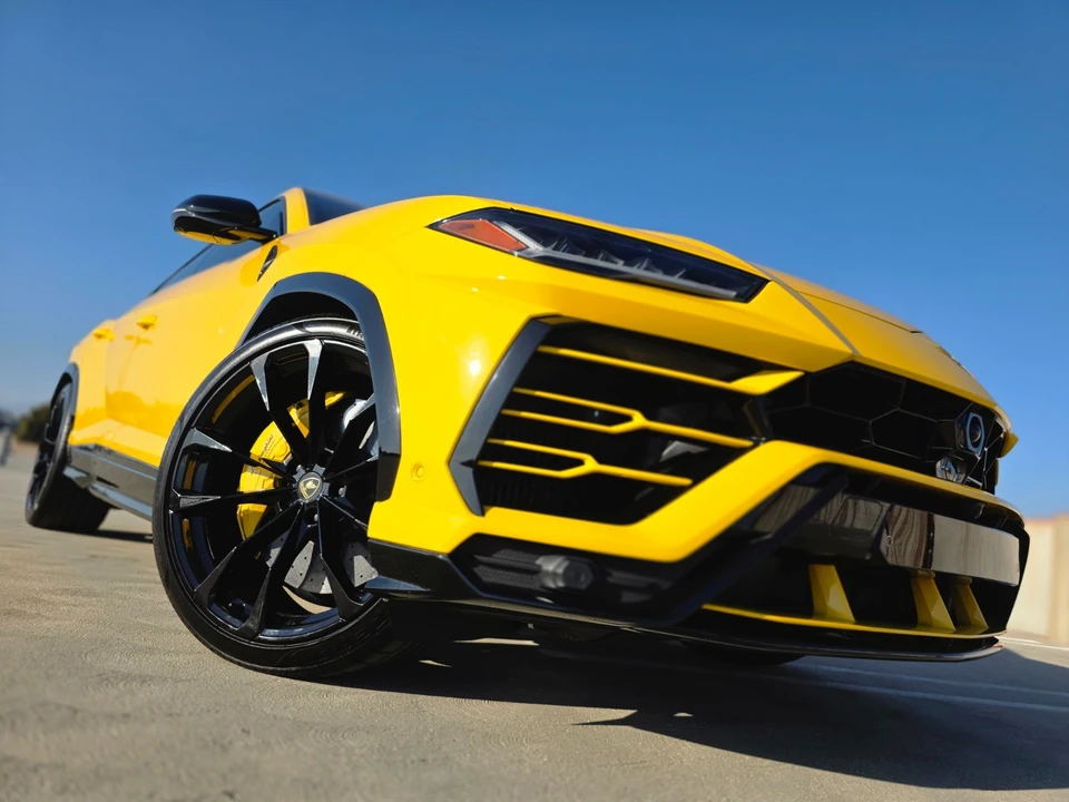 2019 Lamborghini Urus - Image 2 of 31