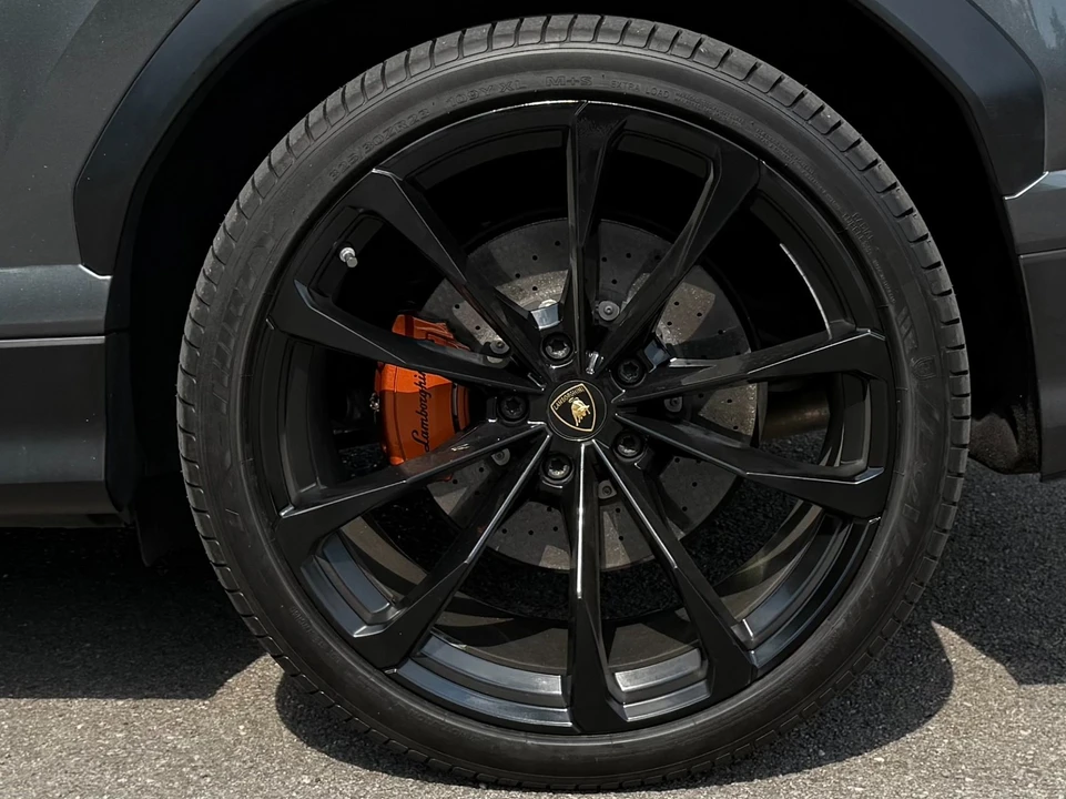 2019 Lamborghini Urus - Image 10 of 16