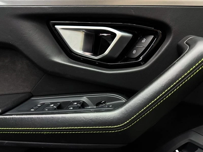 2019 Lamborghini Urus - Image 12 of 19