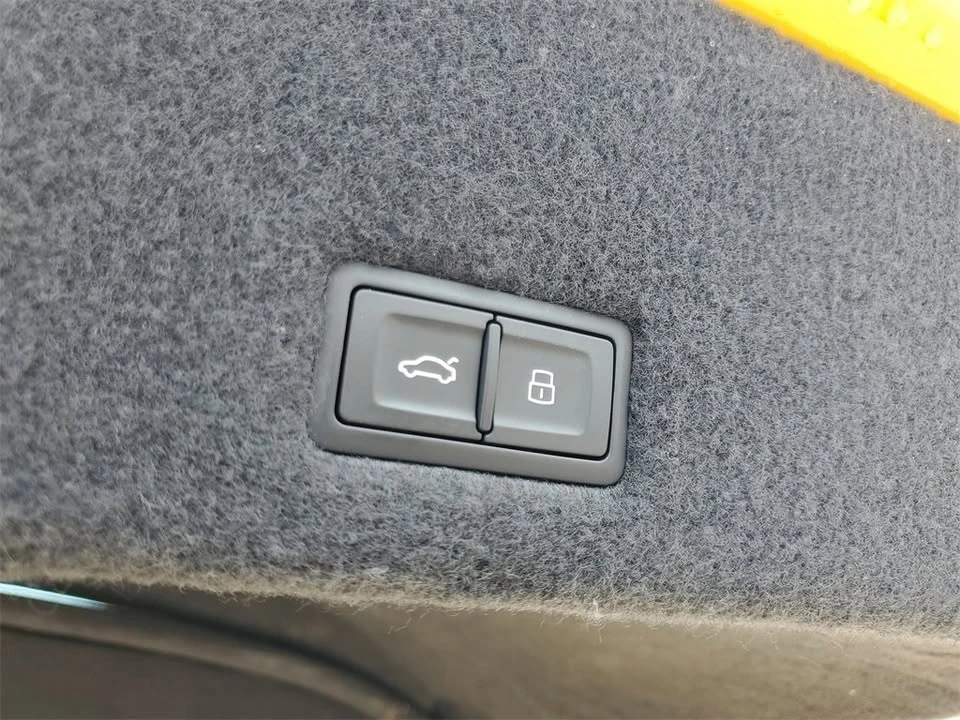 2019 Lamborghini Urus - Image 11 of 20