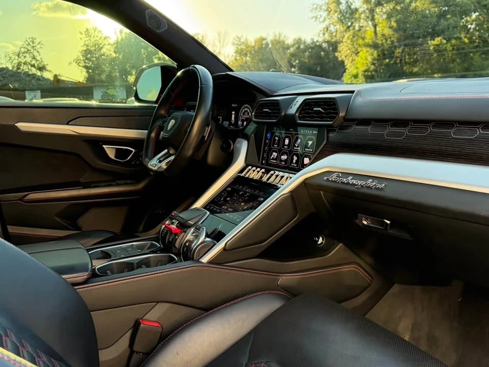 2019 Lamborghini Urus - Image 8 of 13