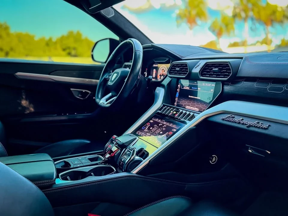 2019 Lamborghini Urus - Image 10 of 16