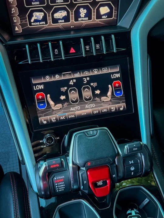 2019 Lamborghini Urus - Image 12 of 16