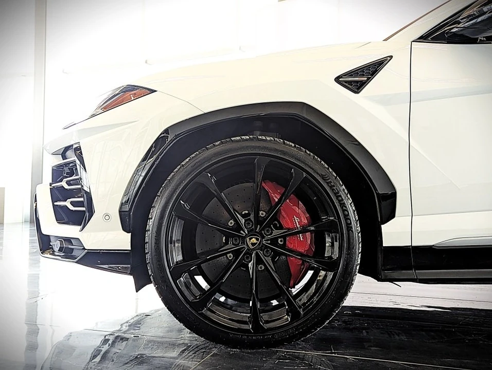 2019 Lamborghini Urus - Image 8 of 13