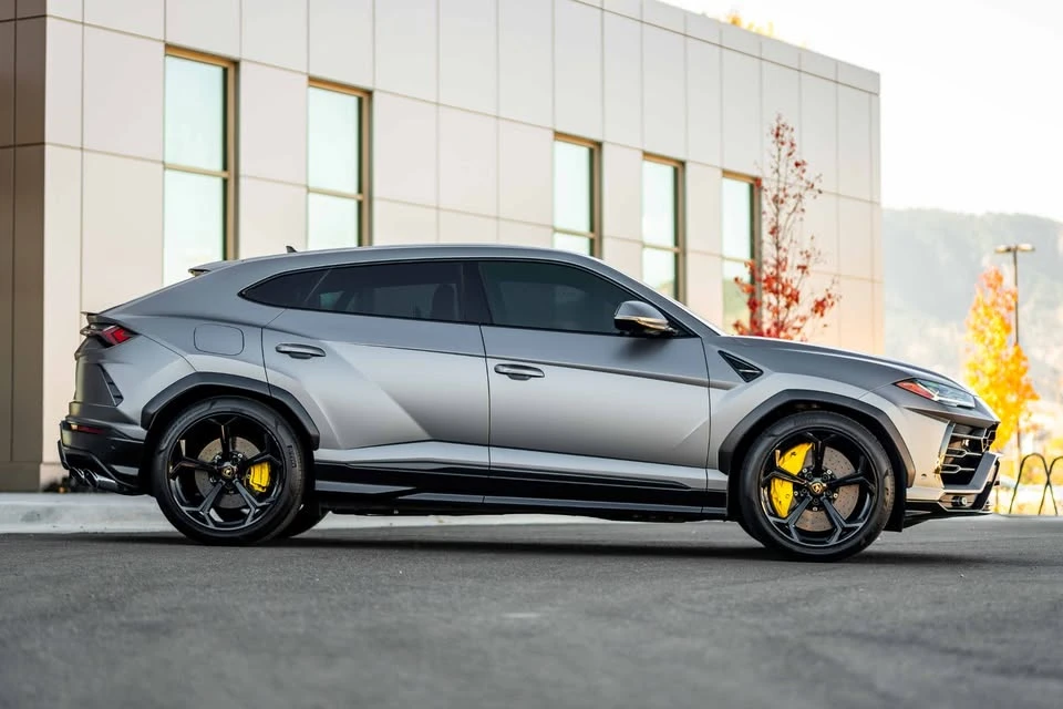 2019 Lamborghini Urus - Image 2 of 20