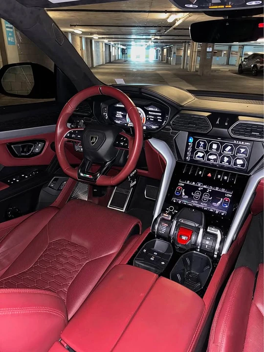 2019 Lamborghini Urus - Image 2 of 3