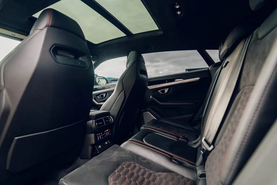2019 Lamborghini Urus - Image 17 of 18
