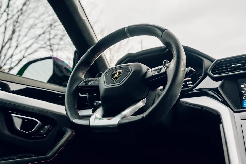 2019 Lamborghini Urus - Image 16 of 18