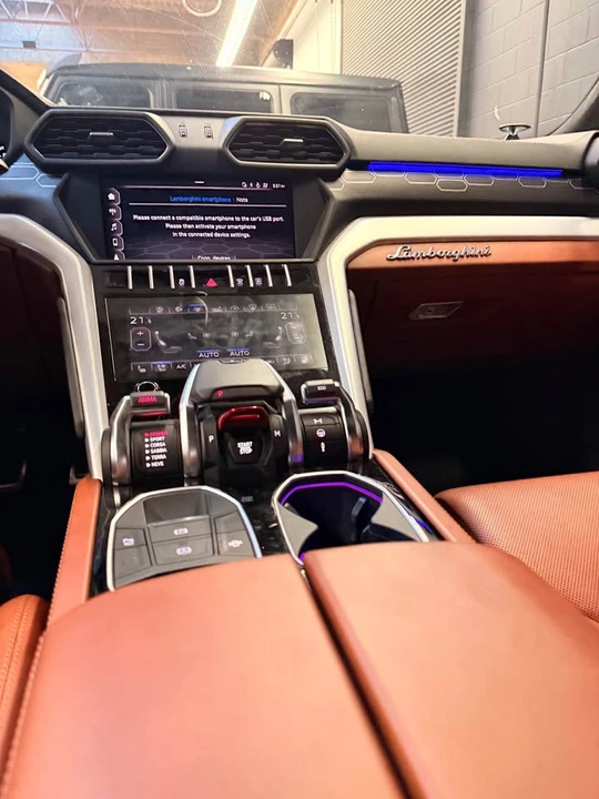 2019 Lamborghini Urus - Image 16 of 20