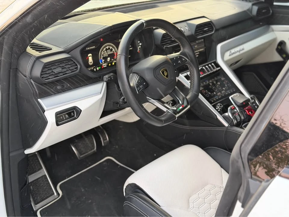 2019 Lamborghini Urus - Image 6 of 7