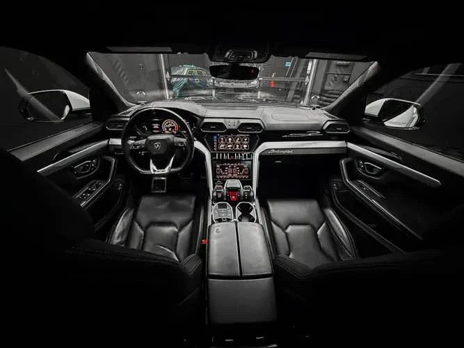 2019 Lamborghini Urus - Image 16 of 17
