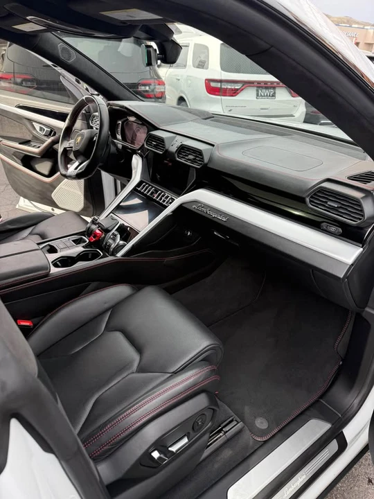 2019 Lamborghini Urus - Image 6 of 10