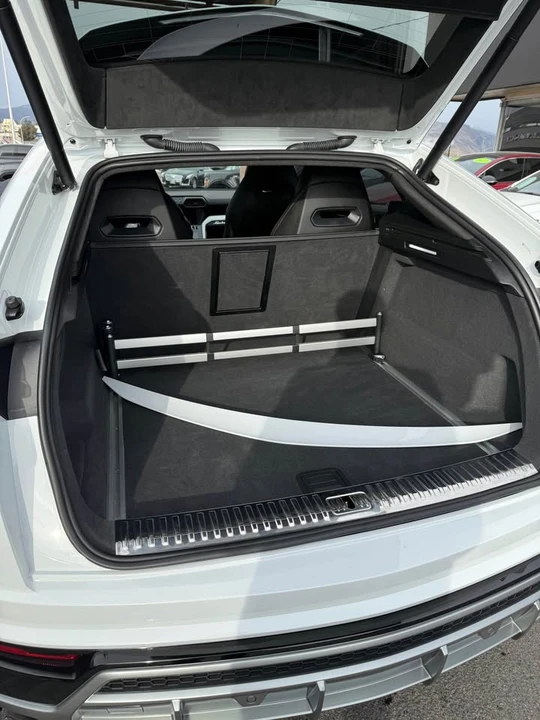 2019 Lamborghini Urus - Image 10 of 10