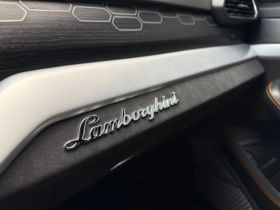 2019 Lamborghini Urus - Image 12 of 19