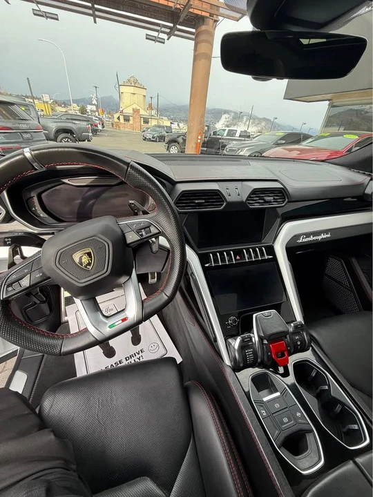 2019 Lamborghini Urus - Image 8 of 10