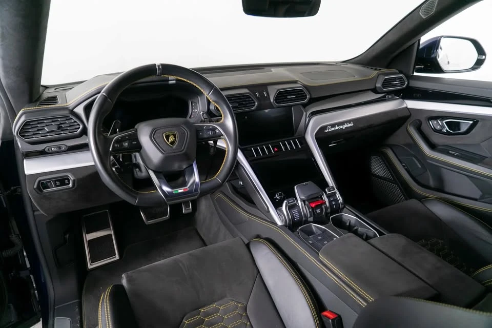 2019 Lamborghini Urus - Image 9 of 12
