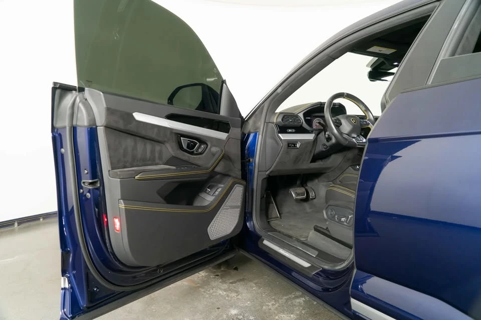 2019 Lamborghini Urus - Image 7 of 12
