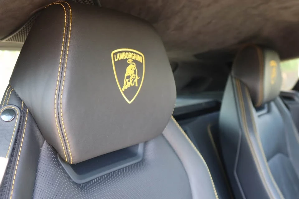 2019 Lamborghini Urus - Image 11 of 12