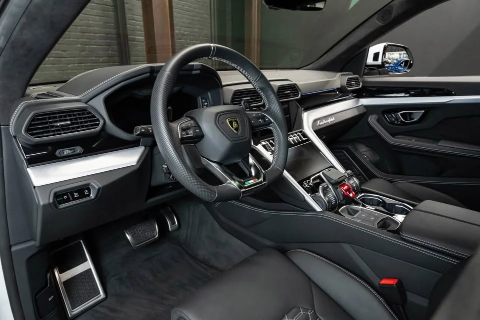 2019 Lamborghini Urus - Image 10 of 18