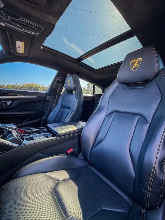 2019 Lamborghini Urus - Image 10 of 11