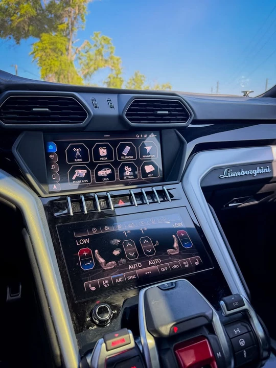 2019 Lamborghini Urus - Image 8 of 11