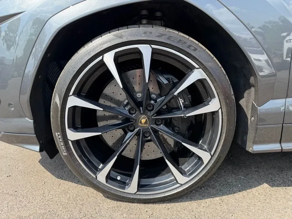 2019 Lamborghini Urus - Image 17 of 17