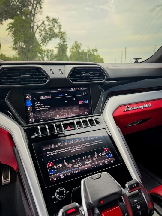 2019 Lamborghini Urus - Image 11 of 13