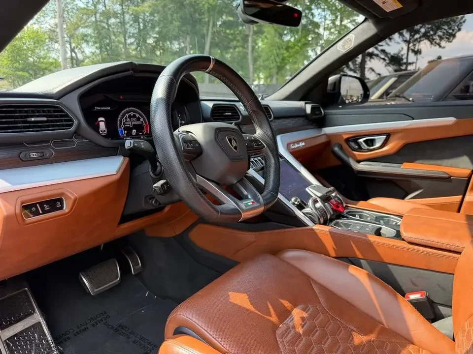 2019 Lamborghini Urus - Image 9 of 17