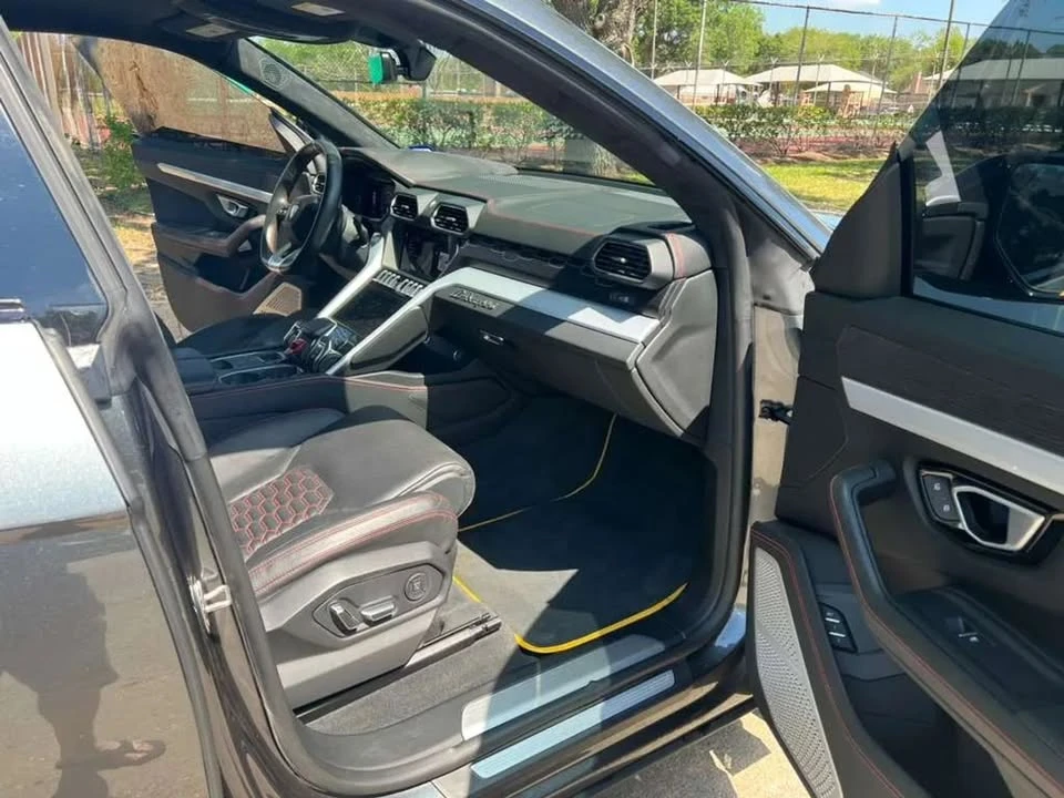 2019 Lamborghini Urus - Image 10 of 12
