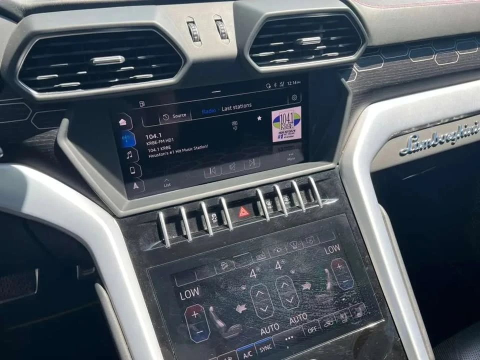 2019 Lamborghini Urus - Image 11 of 12