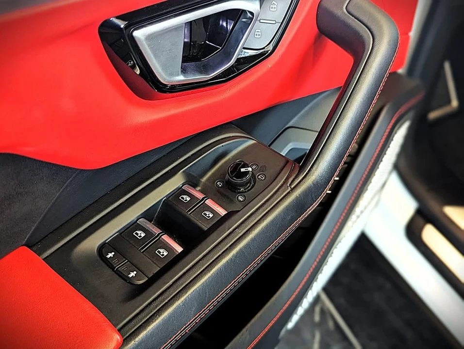 2019 Lamborghini Urus - Image 7 of 13