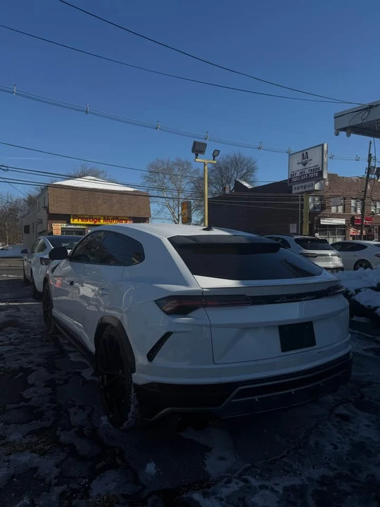 2019 Lamborghini Urus - Image 2 of 8