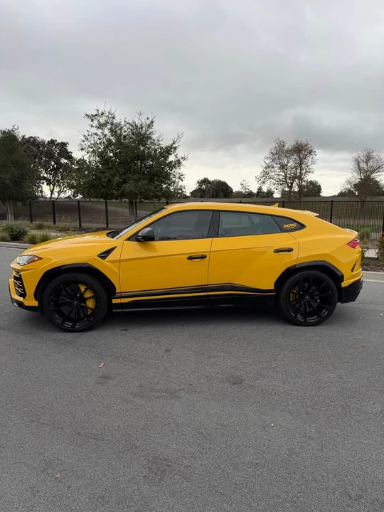 2019 Lamborghini Urus - Image 2 of 11