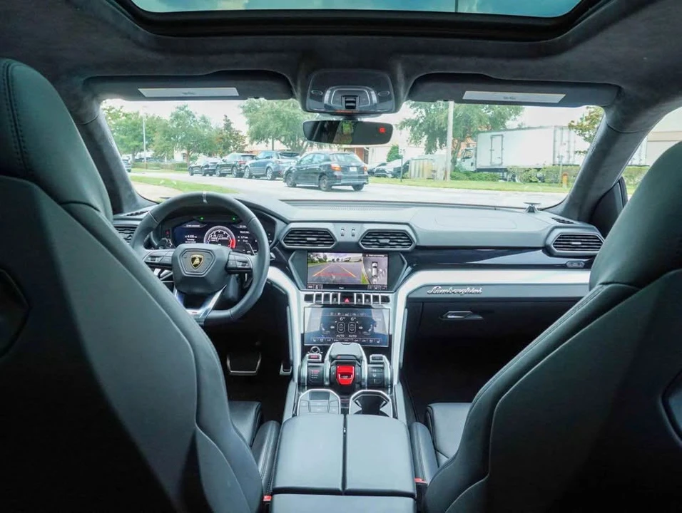 2019 Lamborghini Urus - Image 10 of 13