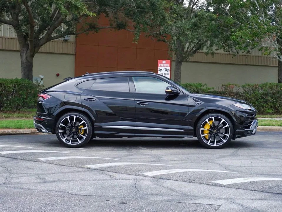 2019 Lamborghini Urus - Image 2 of 13