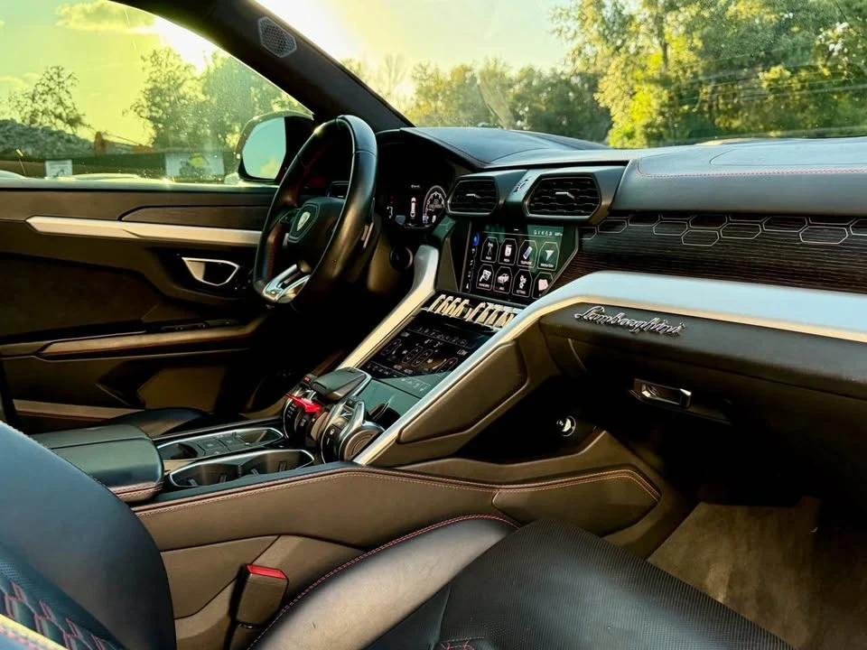 2019 Lamborghini Urus - Image 10 of 13