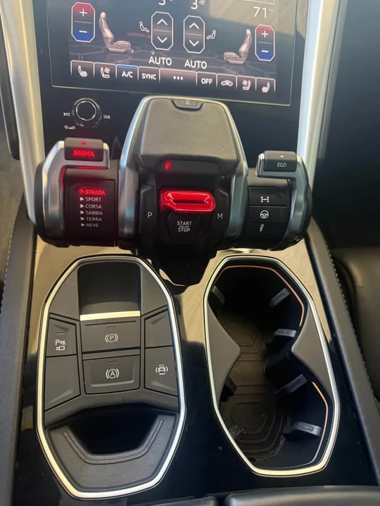 2019 Lamborghini Urus - Image 12 of 18