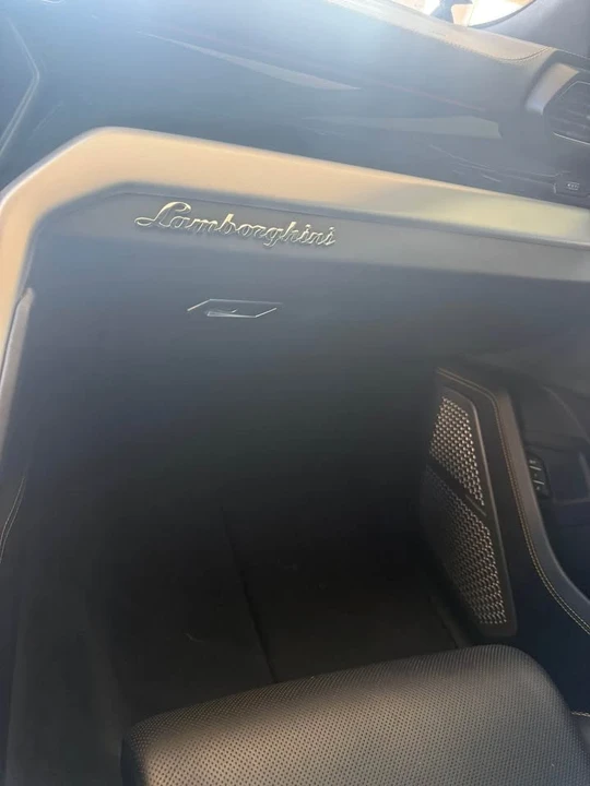 2019 Lamborghini Urus - Image 17 of 18