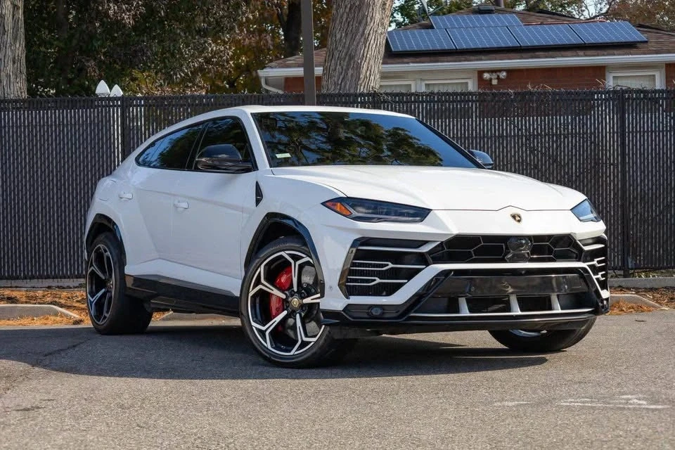 2019 Lamborghini Urus - Image 2 of 17