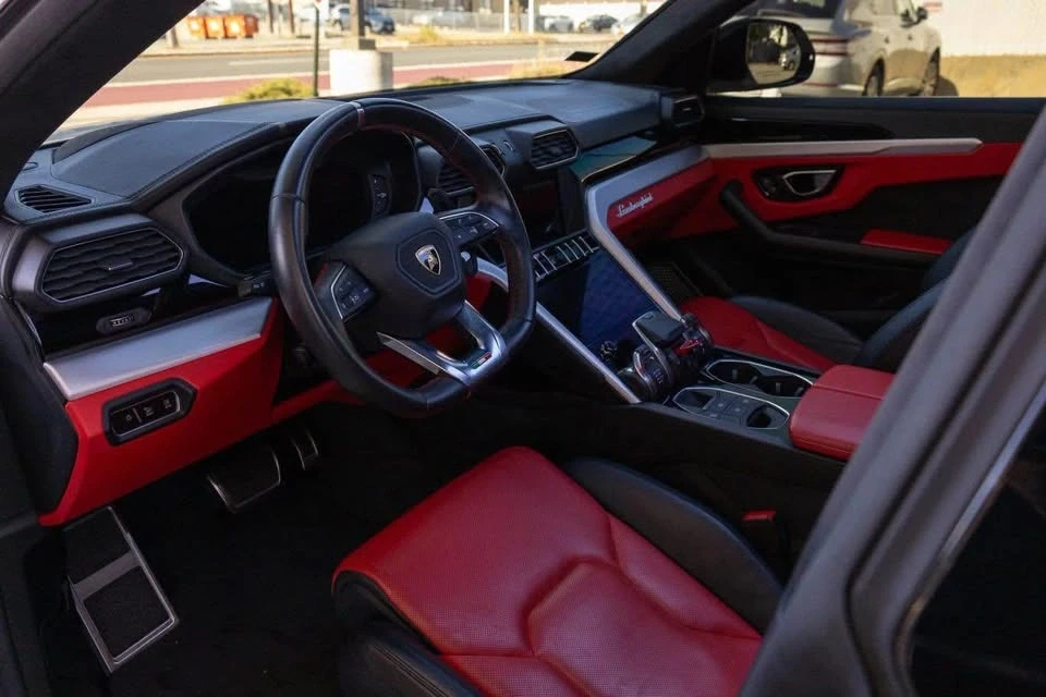 2019 Lamborghini Urus - Image 10 of 17