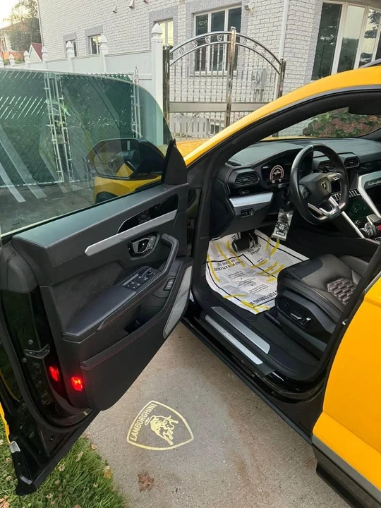 2019 Lamborghini Urus - Image 8 of 9
