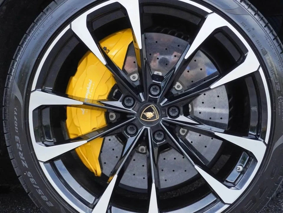 2019 Lamborghini Urus - Image 18 of 18