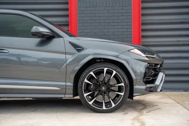 2019 Lamborghini Urus - Image 9 of 17