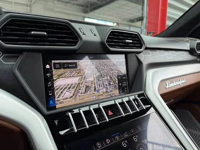 2019 Lamborghini Urus - Image 5 of 17