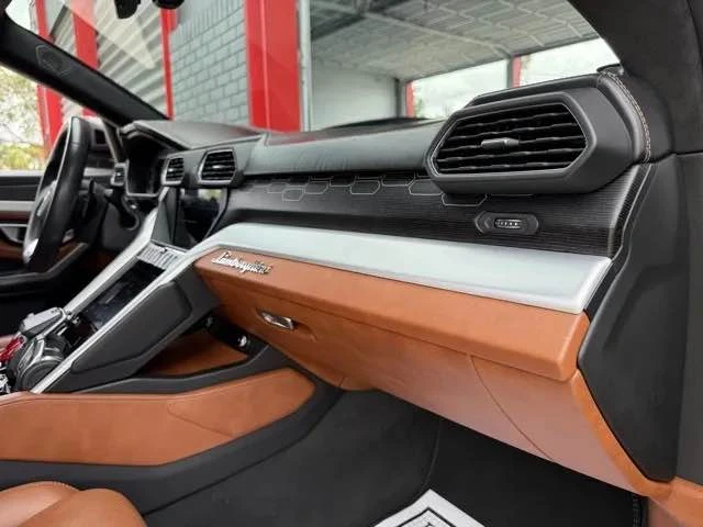 2019 Lamborghini Urus - Image 8 of 17