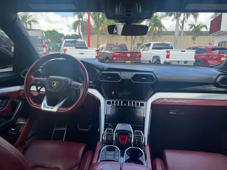 2019 Lamborghini Urus - Image 8 of 10
