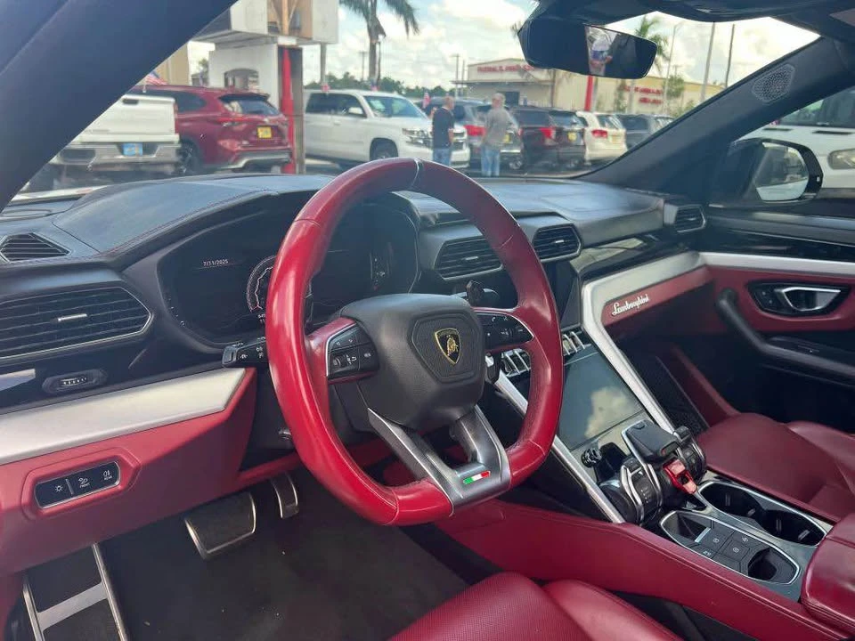 2019 Lamborghini Urus - Image 7 of 10