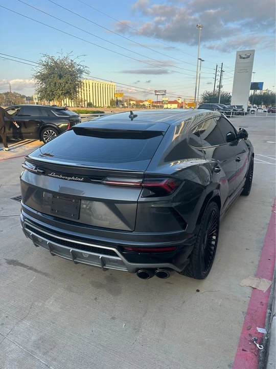 2019 Lamborghini Urus - Image 4 of 12